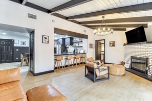 Living Room | Smart TV | Central A/C | Single-Story Unit