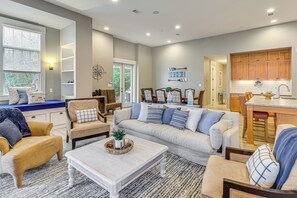 Living Room | Lower Level | Central A/C & Heating | Gas Fireplace