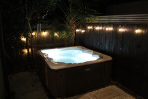 Indoor spa tub
