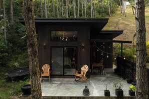 BBQ spot, firepit, and good vibes.