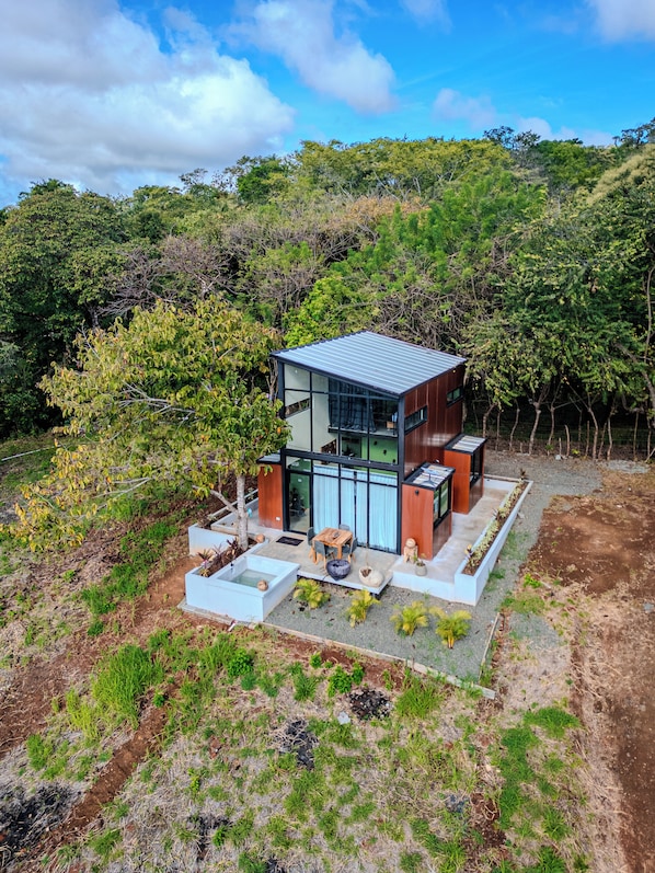 A modern escape in the heart of nature