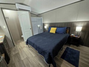 Queen Bed - Shower
