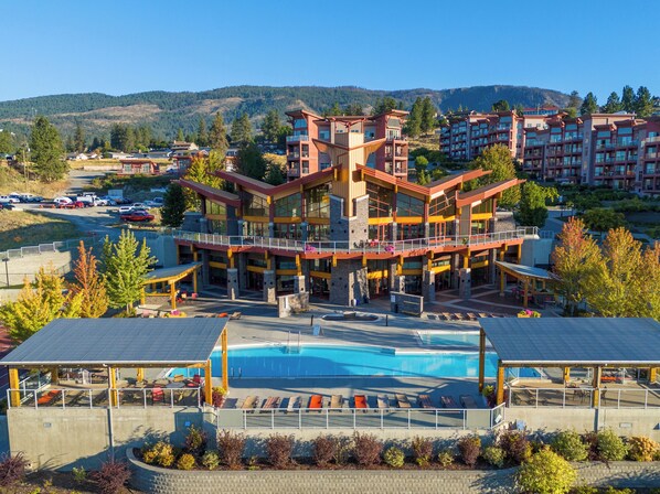 5 Star amenity center