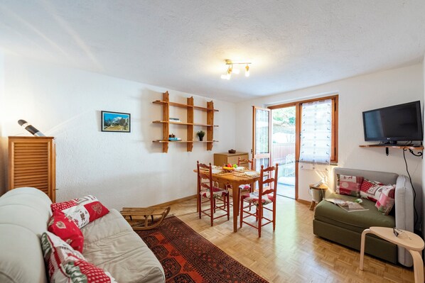 Living and dining room