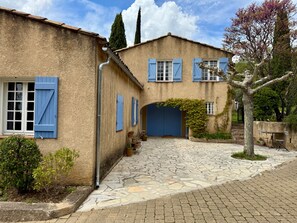 Entry to home with lots of parking space and a large double garage.