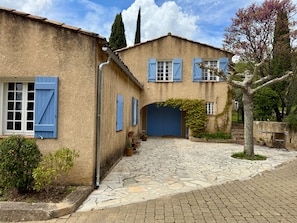 Entry to home with lots of parking space and a large double garage.
