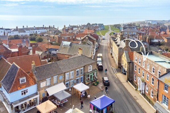 17 Market Place, Southwold: In the centre of Southwold