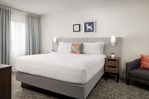 Unit with 1 King bed. Exact unit will be assigned upon arrival. Views, colors, and decor may vary.