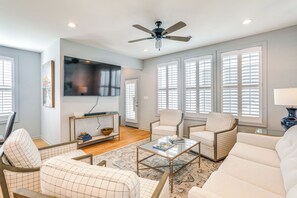 Living Room | 1st Floor | Smart TV