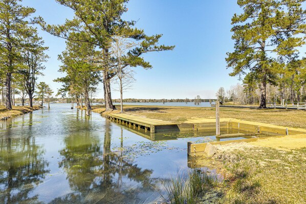 Moncks Corner Vacation Rental | 3BR | 3BA | 1,800 Sq Ft | 5 Steps to Enter