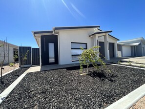Elite Oasis - Front of House