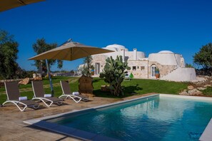 Activities, Balcony / Terrace / Patio, Building Exterior, Facilities, Garden, Pool, Spring, Summer