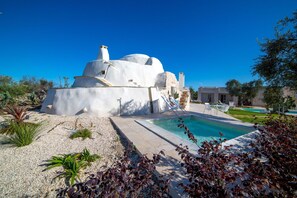 Activities, Balcony / Terrace / Patio, Building Exterior, Facilities, Garden, Pool, Spring, Summer