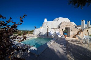 Activities, Balcony / Terrace / Patio, Building Exterior, Facilities, Garden, Pool, Spring, Summer