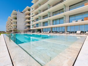 beachfront bliss & spa - pool (1)
