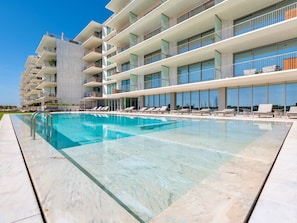 beachfront bliss & spa - pool (1)