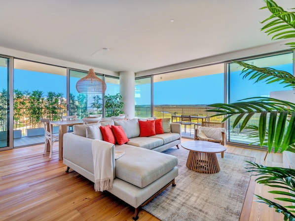 beachfront bliss & spa - living