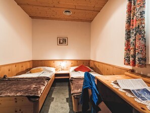 Mountain Range, Valley, Alps, Glacial Landform, Mountain Village, Ridge, Bedroom, Bed, Bed Frame, Summit