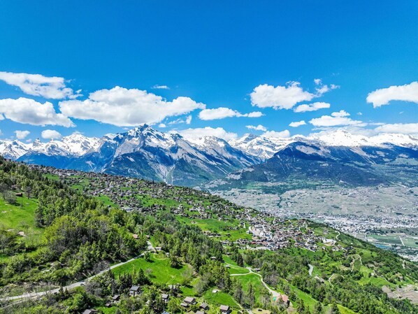 Berg, Bergforms, Hügel, Gebirge, Hochland, Wolke, Landschaft, Bergstation, Senke, Terrain