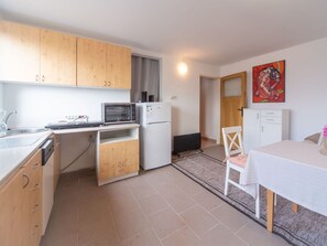 Meubles, Design Intérieur, Sol, Sol, Bois, Plafond, Cuisine, Pièce, Cabinetry, Comptoir