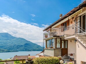 Colline, Domicile, Balcon, Chaîne De Montagnes, Chalet, Station De Montagne, Porche, Vallée, Village, Crête