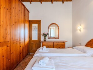 Lit, Chambre, Cadre De Lit, Tiroir, Cabinetry, Recours, Literie, Drap De Lit, Hôtel, Suite