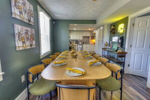 10 plush seating for the dining table