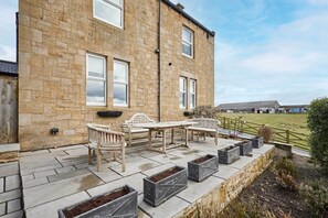 Mount Cottage, Marley Hill - Host & Stay
