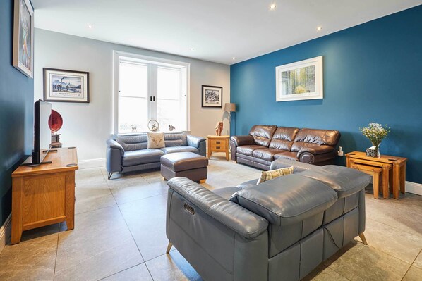 Mount Cottage, Marley Hill - Host & Stay