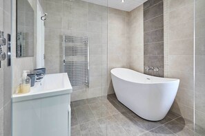 Mount Cottage, Marley Hill - Host & Stay