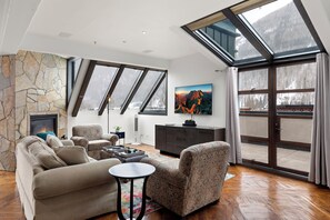 2.0-wintercrown-penthouse-living-room-(17)