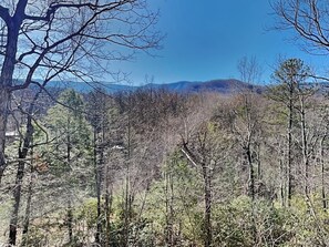 Smoky View – A Stunning View to Enjoy in Every Season!