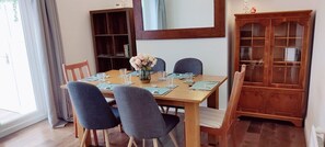 Dining / Restaurant