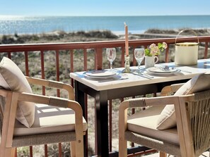 Beautiful Direct Oceanfront! Romantic al fresco dining with panoramic