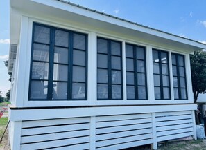 Screened in, Sun porch