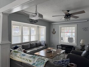 Theater/Living Room (1)