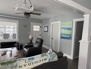 Theater/Living Room (3)