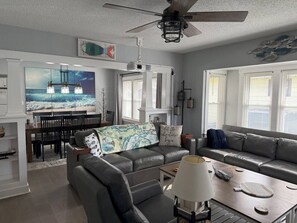 Theater/Living Room (2)