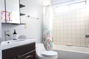 Bathroom with shower/tub combo