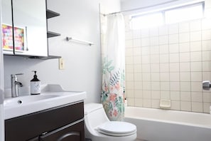 Bathroom with shower/tub combo