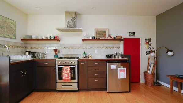 Kitchen with nice amenities