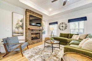 Living Room | Free WiFi | Central A/C & Heat | Fireplace