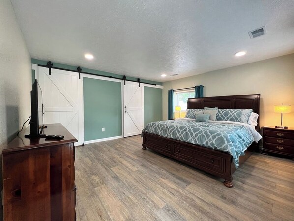 Master Bedroom, King Size.