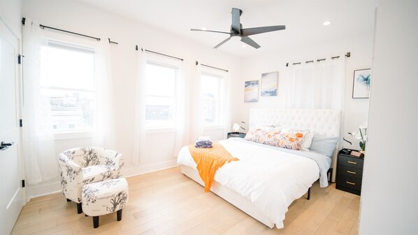 King Bed with Ensuite Full Bathroom