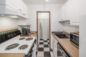 Charming fully-equipped kitchen