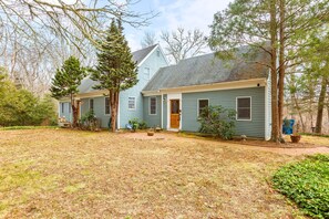 Welcome to Woods Hole Hideaway! where comfort meets Cape Cod charm.