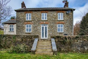 Woodcocks House - 3 Bedroom Holiday Home - Kilgetty (25097)