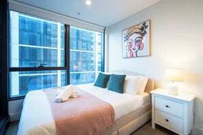 Queen size bed 