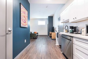 Relax and work in comfort in this spacious studio