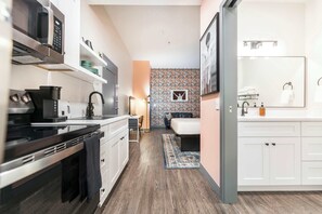 A Little Richard-Inspired Stay with a Full Kitchen, Queen Bed & Private Bath